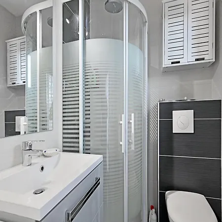 Homely Retreat In With Pool Apartment